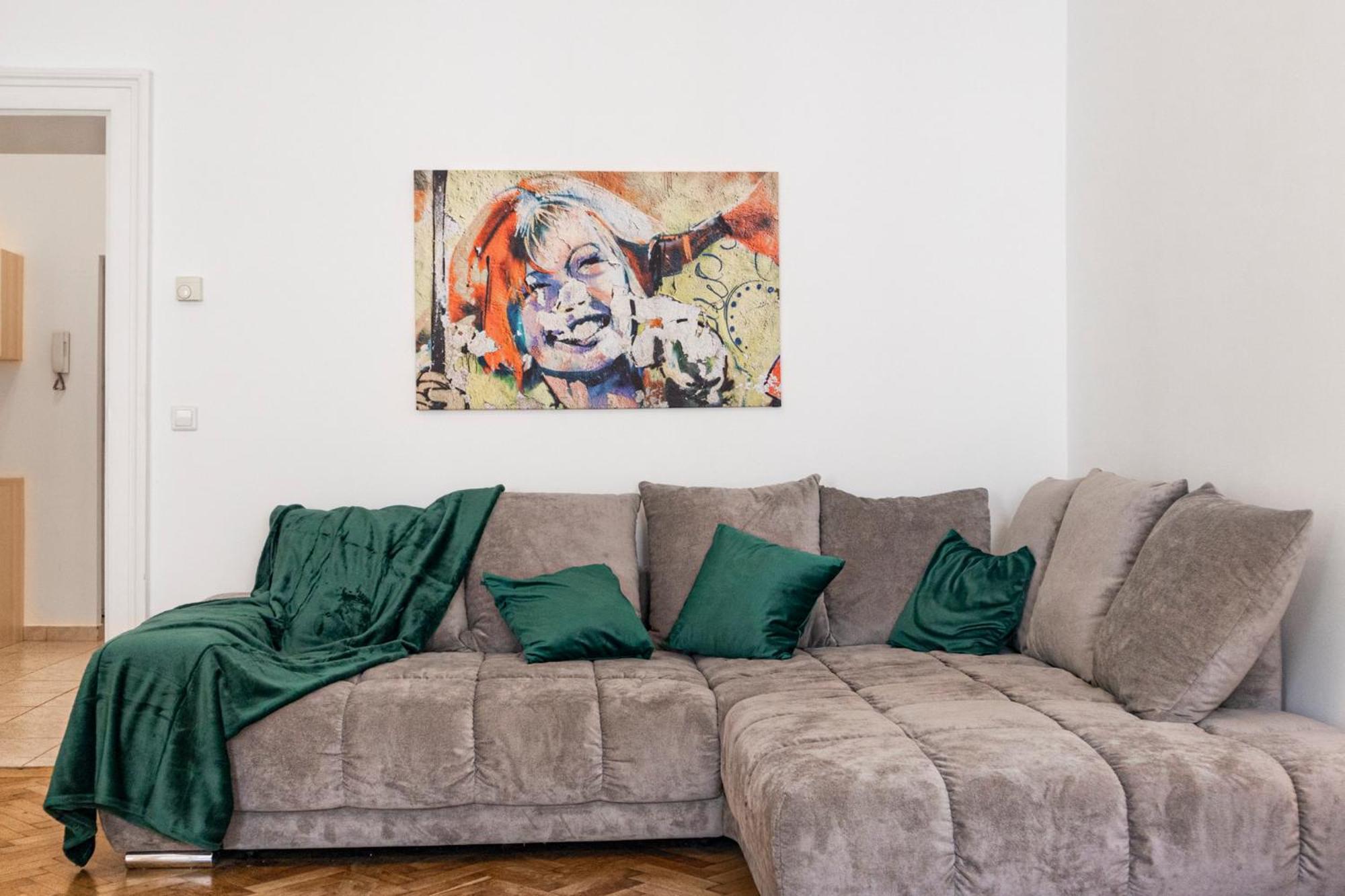 Prime Location & Peaceful Shared 2 Bedroom Apt With Backyard Вена Экстерьер фото